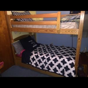 Wooden Bunkbed w/ Detachable Ladder